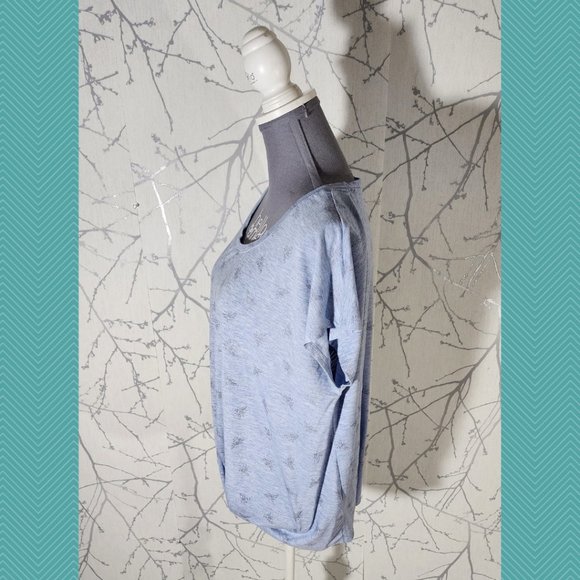 Jane & Delancey Blue Bees Printed Twisted Front Tee - Picture 2 of 4